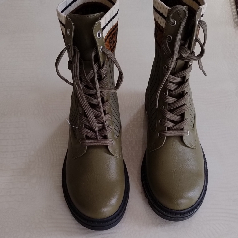 New BCBG Generation Olive Green Combat Boots Sz 7.5 - Picture 3 of 8